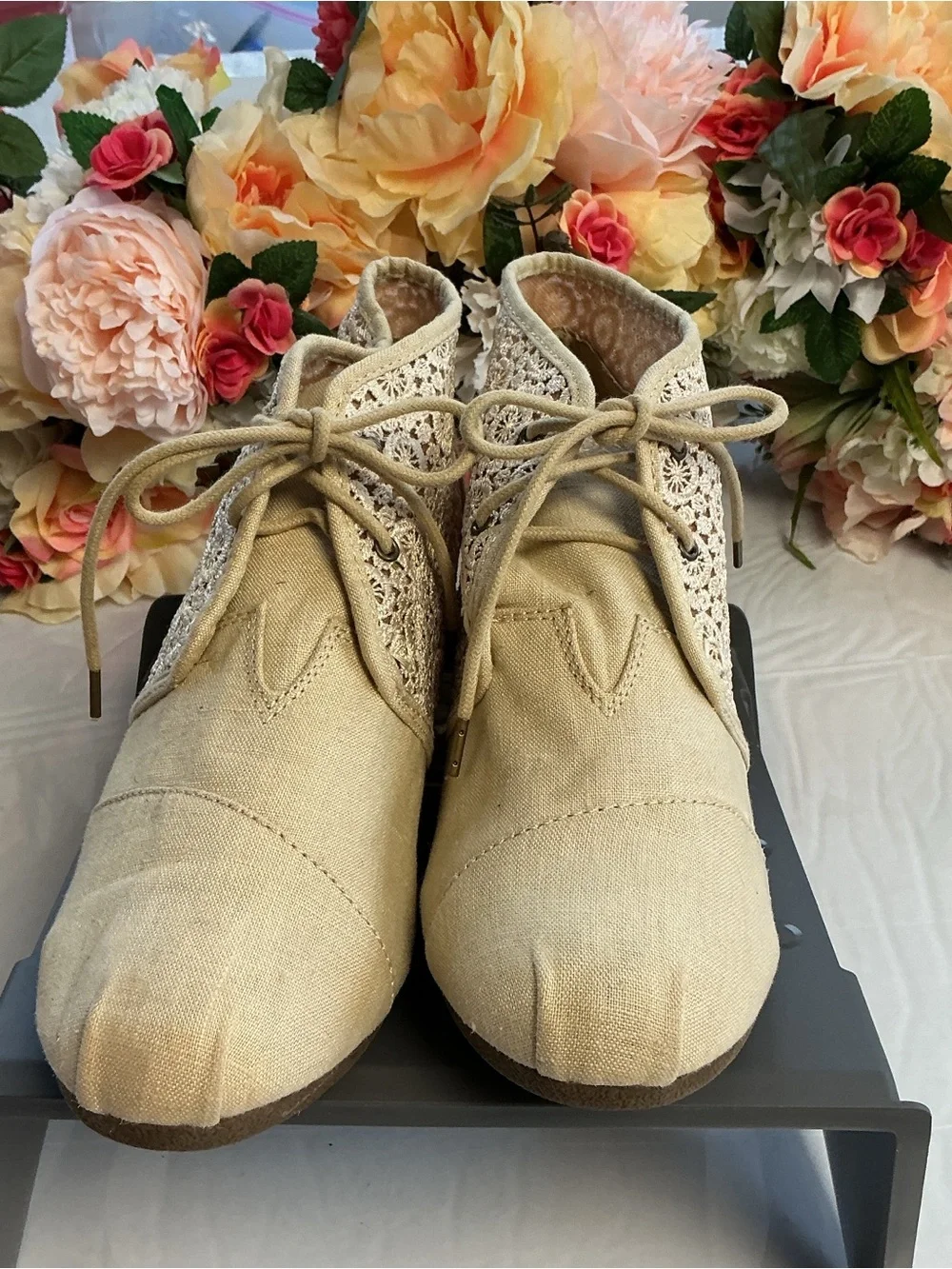 Skechers BOBS Desert Kiss Lace Crochet Canvas Wedge Booties Natural Size 10